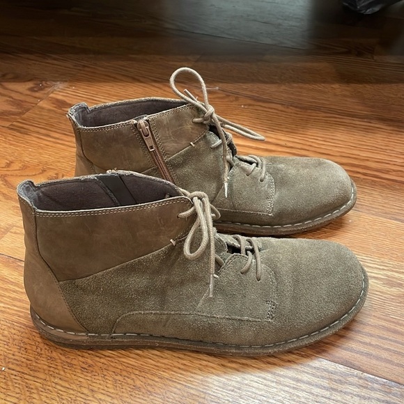 Clark’s Collection Tan Suede Boots - Picture 3 of 9